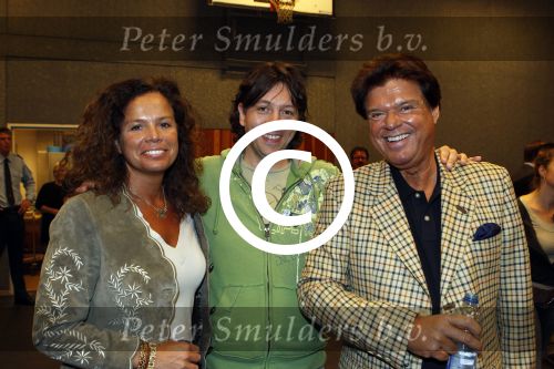 Almere 11 april 2012
Presentatie nieuwe programma Buch in de bajes van Menno Buch in de 
gevangenis van Almere. Ook zijn vrouw Nicole is daarbij aanwezig.
Peter Smulders bv