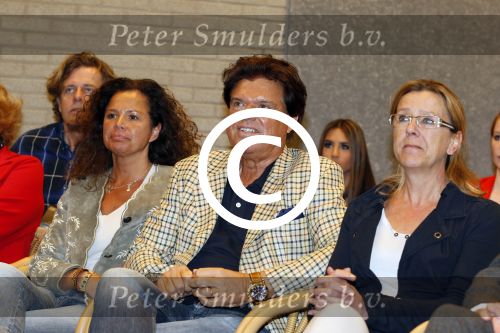Almere 11 april 2012
Presentatie nieuwe programma Buch in de bajes van Menno Buch in de 
gevangenis van Almere. Ook zijn vrouw Nicole is daarbij aanwezig.
Peter Smulders bv