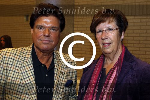 Almere 11 april 2012
Presentatie nieuwe programma Buch in de bajes van Menno Buch in de 
gevangenis van Almere. Ook zijn vrouw is daarbij aanwezig. Menno met Annemarie Jorritsma
Peter Smulders bv