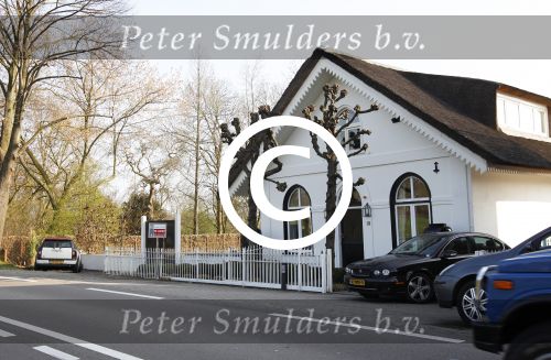 Breukelen 6 april 2012
Huis van Milika Peterzon en Jurgen Smit staat te koop en beide auto\'s staan voor de deur.
Peter Smulders bv