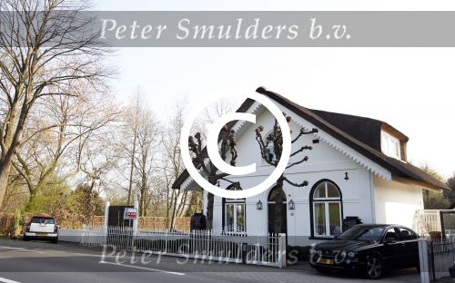 Breukelen 6 april 2012
Huis van Milika Peterzon en Jurgen Smit staat te koop en beide auto\'s staan voor de deur.
Peter Smulders bv
