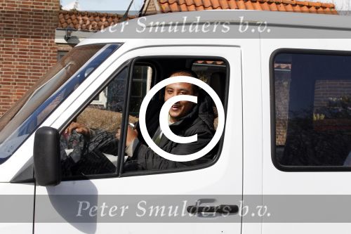 Slootdorp 12 en 13 april 2012
Constanza Breukhoven en haar man Mohammed en kinderen Soraiya en Semmy wonen sinds deze week in het friese dorp Slootdorp.
Peter Smulders bv