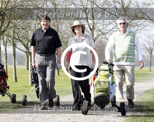 Spaarnwoude 23 maart 2012
Golfwedstrijd voor spieren voor spieren met oa Louis v Gaal. Myrna Goossen Rene v d Kerkhof en Albert West
Peter Smulders bv