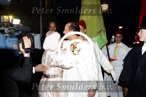Amsterdam 5 april 2012
Najib Amhali en zijn vrouw Niama Elbhari trouwen bij het scheepvaartmuseum. Najib met moeder
Peter Smulders bv