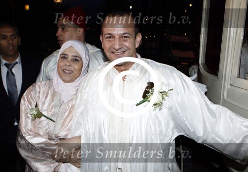 Amsterdam 5 april 2012
Najib Amhali en zijn vrouw Niama Elbhari trouwen bij het scheepvaartmuseum. Najib met moeder
Peter Smulders bv
