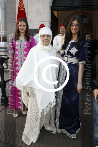 Amsterdam 5 april 2012
Najib Amhali en zijn vrouw Niama Elbhari trouwen bij het scheepvaartmuseum. oma
Peter Smulders bv