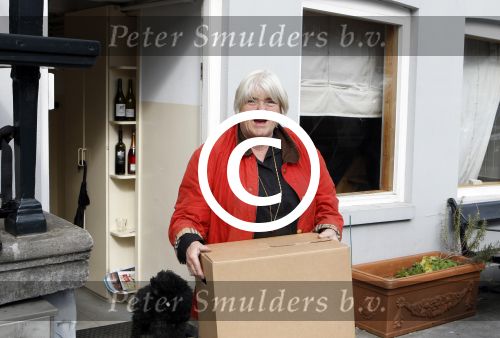 Amsterdam 29 maart 2012
Nelly Frijda aan het verhuizen samen met vrienden en haar dochter.
Peter Smulders bv