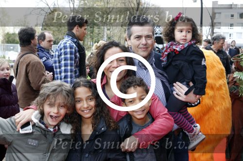 Zeist 1 april 2012
Premiere Dr Seuss in het Fiji theater in Zeist. Nurlaila met man en kinderen
Peter Smulders bv