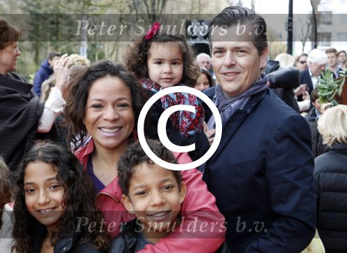 Zeist 1 april 2012
Premiere Dr Seuss in het Fiji theater in Zeist. Nurlaila met man en kinderen
Peter Smulders bv