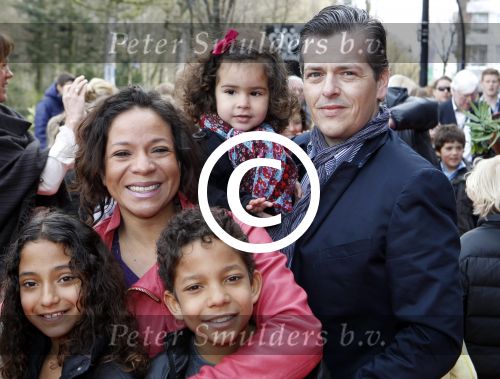 Zeist 1 april 2012
Premiere Dr Seuss in het Fiji theater in Zeist. Nurlaila met man en kinderen
Peter Smulders bv