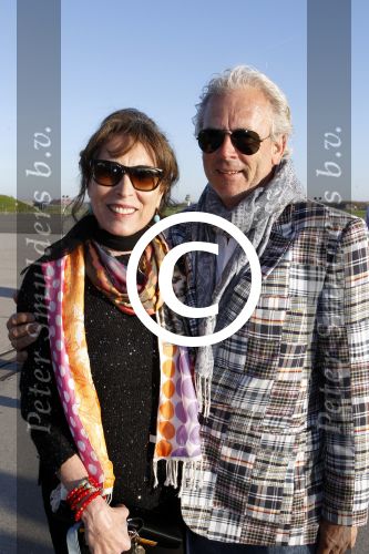 Leiden Valkenburg 25 maart 2012
500e voorstelling van Soldaat van oranje. Patricia Steur met een goede vriend
Peter Smulders bv