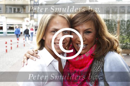 Amsterdam 29 maart 2012
Presentatie cd Roxeanne en Andre Hazes Jr bij players in Amsterdam. Patty Brard
Rachel is natuurlijk apetrots.
Peter Smulders bv