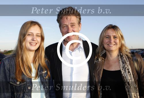 Leiden Valkenburg 25 maart 2012
500e voorstelling van Soldaat van oranje. Peter Heerschop met vrouw en dochter
Peter Smulders bv