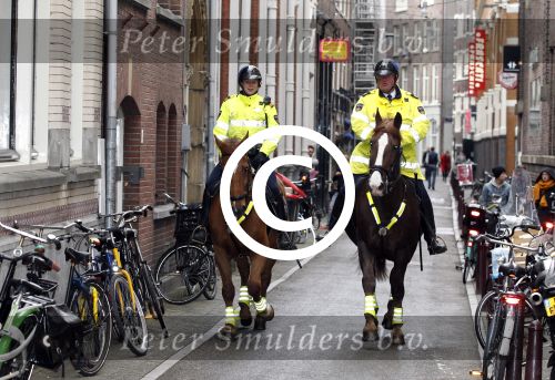 Amsterdam 11 april 2012
Feestje 30 jarig bestaan cosmopolitan. Politie te paard
peter smulders bv
