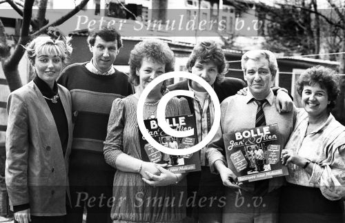 Amsterdam, 21 Maart 1989
Rene Froger met zijn ouders Bolle Jan en Mien Froger en Jacquemine Hoes, Dorien Hoes en Wim (plugger Telstar)
Foto Peter Smulders BV