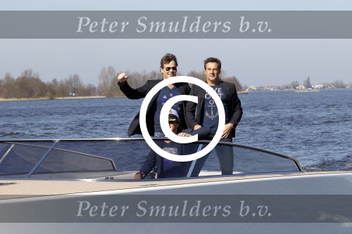 Loosdrecht 22 maart 2012
Gerard Joling Jeroen v d Boom en Rene Froger op von Dutch boot bij presentatie bij het witte huis van hun Toppers concerten in de arena.
Peter Smulders bv