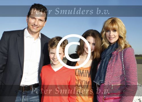 Leiden Valkenburg 25 maart 2012
500e voorstelling van Soldaat van oranje. Richard Krajicek en Daphne Deckers met kinderen
Peter Smulders bv