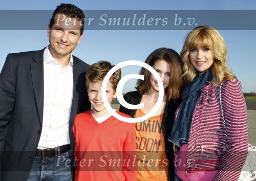 Leiden Valkenburg 25 maart 2012
500e voorstelling van Soldaat van oranje. Richard Krajicek en Daphne Deckers met kinderen
Peter Smulders bv