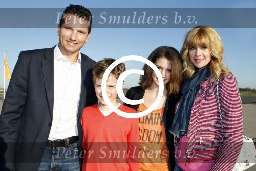 Leiden Valkenburg 25 maart 2012
500e voorstelling van Soldaat van oranje. Richard Krajicek en Daphne Deckers met kinderen
Peter Smulders bv