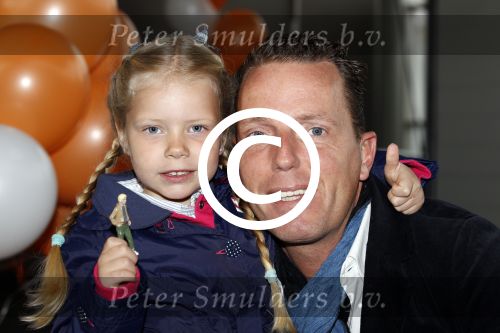 Scheveningen Den Haag 7 april 2012
Heropening Madurodam met oa aanwezig Humberto Tan met vrouw en kinderen Wendy v Dijk en Erland Galjaard met dochter Lizzy en Rob Geus met zijn dochter.
Peter Smulders bv