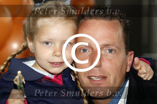 Scheveningen Den Haag 7 april 2012
Heropening Madurodam met oa aanwezig Humberto Tan met vrouw en kinderen Wendy v Dijk en Erland Galjaard met dochter Lizzy en Rob Geus met zijn dochter.
Peter Smulders bv