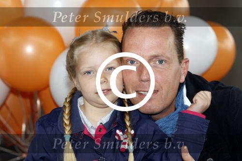Scheveningen Den Haag 7 april 2012
Heropening Madurodam met oa aanwezig Humberto Tan met vrouw en kinderen Wendy v Dijk en Erland Galjaard met dochter Lizzy en Rob Geus met zijn dochter.
Peter Smulders bv