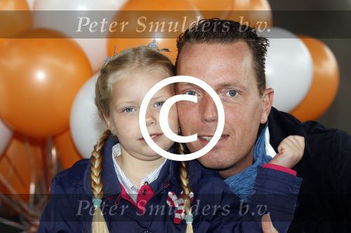Scheveningen Den Haag 7 april 2012
Heropening Madurodam met oa aanwezig Humberto Tan met vrouw en kinderen Wendy v Dijk en Erland Galjaard met dochter Lizzy en Rob Geus met zijn dochter.
Peter Smulders bv