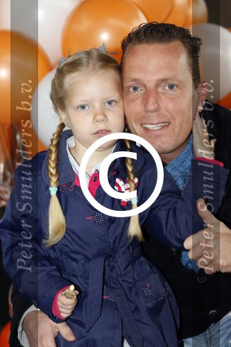 Scheveningen Den Haag 7 april 2012
Heropening Madurodam met oa aanwezig Humberto Tan met vrouw en kinderen Wendy v Dijk en Erland Galjaard met dochter Lizzy en Rob Geus met zijn dochter.
Peter Smulders bv