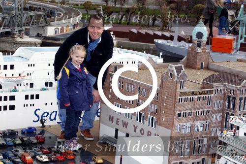 Scheveningen Den Haag 7 april 2012
Heropening Madurodam met oa aanwezig Humberto Tan met vrouw en kinderen Wendy v Dijk en Erland Galjaard met dochter Lizzy en Rob Geus met zijn dochter.
Peter Smulders bv