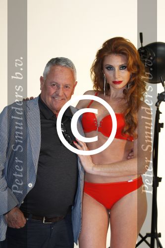Amsterdam 5 april 2012
Fotoshoot Sapph met oa Dorien Rose en Jamie Faber de vriendin van Dean Saunders. Rob Heilbronn met zijn vrouw
Peter Smulders bv