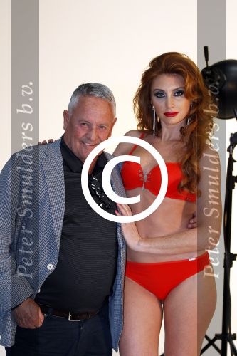 Amsterdam 5 april 2012
Fotoshoot Sapph met oa Dorien Rose en Jamie Faber de vriendin van Dean Saunders. Rob Heilbronn met zijn vrouw
Peter Smulders bv