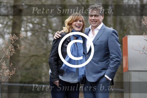 Hilversum 4 april 2012
Roelof Hemmen met zijn nieuwe vrienin Marjon op het mediapark.
Peter Smulders bv