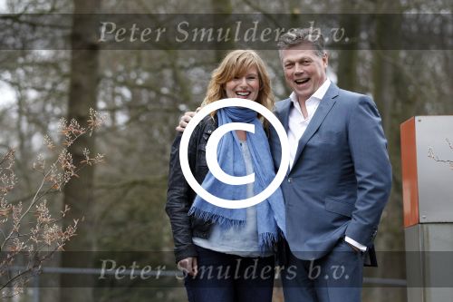 Hilversum 4 april 2012
Roelof Hemmen met zijn nieuwe vrienin Marjon op het mediapark.
Peter Smulders bv