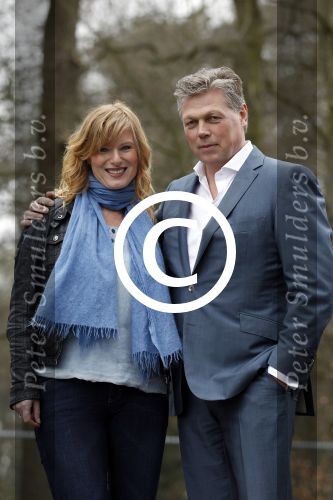 Hilversum 4 april 2012
Roelof Hemmen met zijn nieuwe vrienin Marjon op het mediapark.
Peter Smulders bv