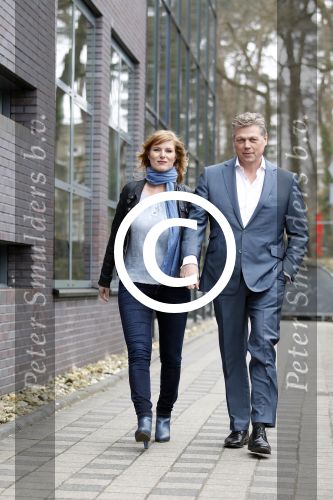 Hilversum 4 april 2012
Roelof Hemmen met zijn nieuwe vrienin Marjon op het mediapark.
Peter Smulders bv
