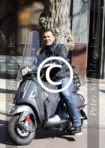 Amsterdam 11 april 2012
Ruud Gullit op zijn vespa scooter op de cornelis schuytstraat.
Peter Smulders bv