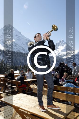 Lermoos Oostenrijk 20 en 21 maart 2012
Van der Valk ski reis met als artiesten oa Frans Bauer Willem Barth Jannes Rene Schuurmans en Grat Damen. Trompettist Ryan Ricks
Peter Smulders bv
