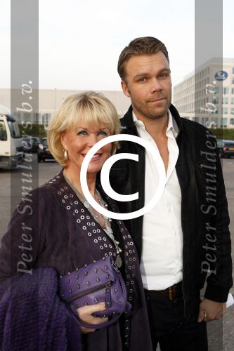 Amsterdam 27 maart 2012
Premiere cirque du Soleil bij de amsterdam Arena. Sheila de Vries met zoon Gideon
Peter Smulders bv