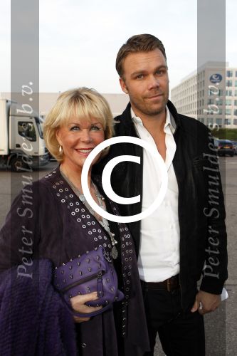 Amsterdam 27 maart 2012
Premiere cirque du Soleil bij de amsterdam Arena. Sheila de Vries met zoon Gideon
Peter Smulders bv