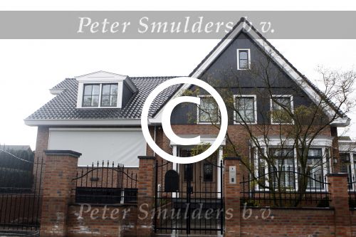 Volendam en Edam 13 april 2012
Simon Keizer en zijn vrouw Annemarie Hoek zijn vandaag in het geheim getrouwd in het stadhuis van Edam. huis Simon Keizer
Peter Smulders bv