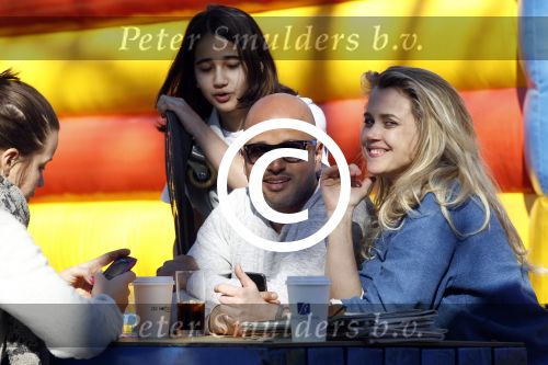 Amsterdam 25 maart 2012
Steve te Pas en Maria Kooistra met kinderen in het vondelpark.
Peter Smulders bv