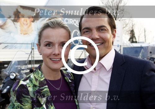 Amsterdam 27 maart 2012
Premiere cirque du Soleil bij de amsterdam Arena. Suze Mens met vriend
Peter Smulders bv