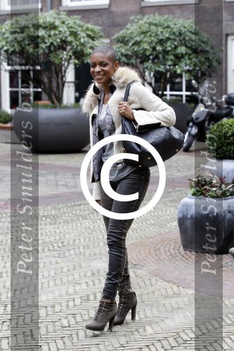 Amsterdam 29 maart 2012
Presentatie goodie bags bedrijf in hotel the grand met div bn ers. Sylvana Simons
Peter Smulders bv