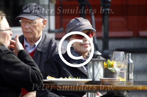 Amsterdam 27 maart 2012
Sylvia Kristel geniet op een terras van het zonnetje.
Peter Smulders bv