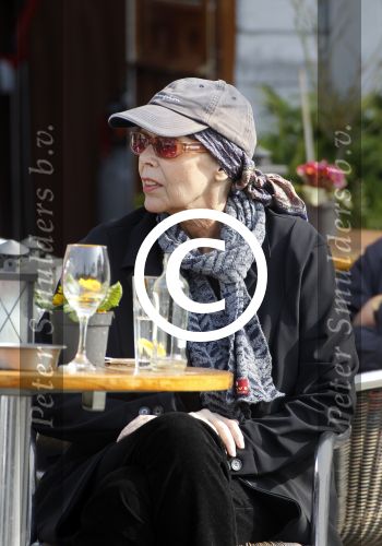 Amsterdam 27 maart 2012
Sylvia Kristel geniet op een terras van het zonnetje.
Peter Smulders bv