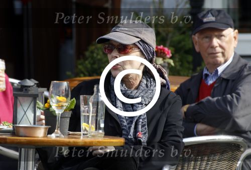 Amsterdam 27 maart 2012
Sylvia Kristel geniet op een terras van het zonnetje.
Peter Smulders bv
