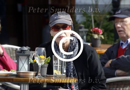 Amsterdam 27 maart 2012
Sylvia Kristel geniet op een terras van het zonnetje.
Peter Smulders bv