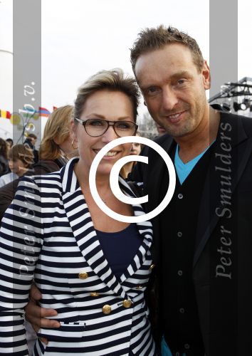 Amsterdam 27 maart 2012
Premiere cirque du Soleil bij de amsterdam Arena. tanja Jess met broer
Peter Smulders bv