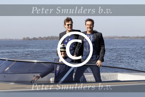 Loosdrecht 22 maart 2012
Gerard Joling Jeroen v d Boom en Rene Froger op von Dutch boot bij presentatie bij het witte huis van hun Toppers concerten in de arena.
Peter Smulders bv