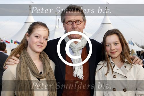 Amsterdam 27 maart 2012
Premiere cirque du Soleil bij de amsterdam Arena. Ursul de Geer met dochters
Peter Smulders bv